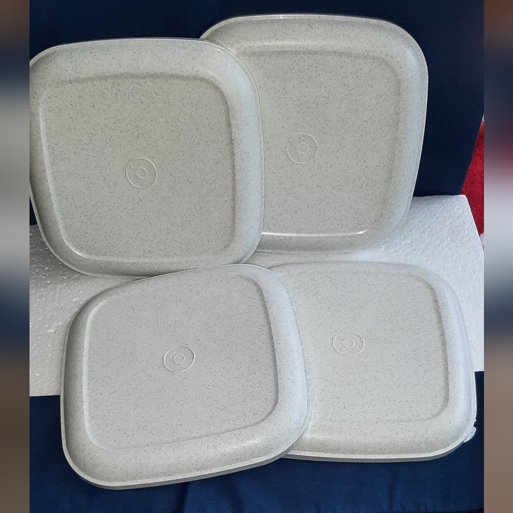 Tupperware Set of Square White Plates - Picture 3 of 12